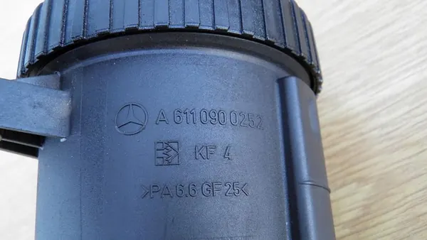 Bränslefilterhus Mercedes W203 2.2 CDI A6110900252 image 3