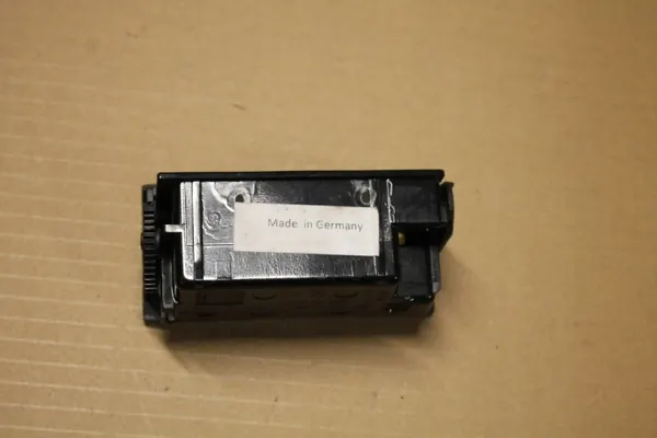 Cinzeiro Porsche OEM 99655259500/01 - Estado usado image 3