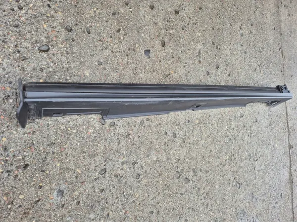 Protector lateral derecho Mazda CX-30 OEM DGH9-51P41 image 2