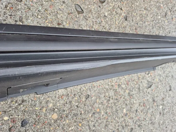 Protector lateral derecho Mazda CX-30 OEM DGH9-51P41 image 4