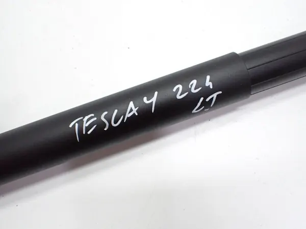Tesla Model Y Kofferraumstütze OEM 1500601-00-A Gebraucht image 8