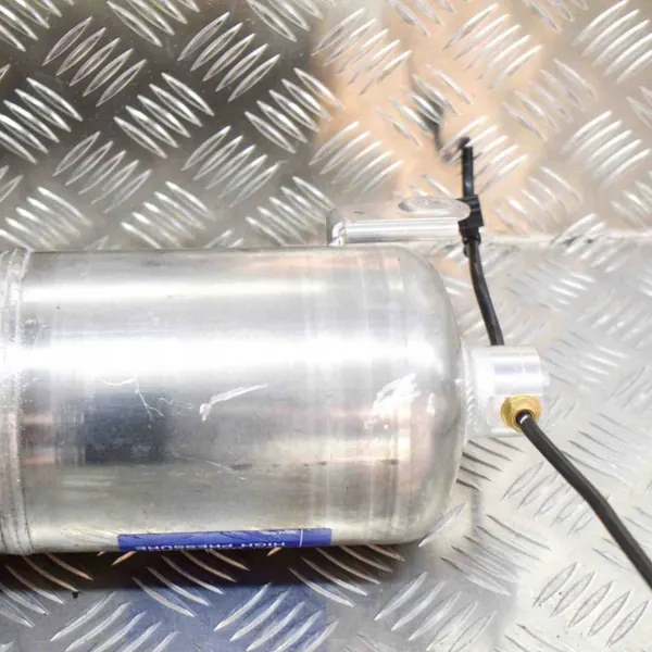 Volvo XC90 Hintere Luftfederung Tank OEM 31360726 image 4