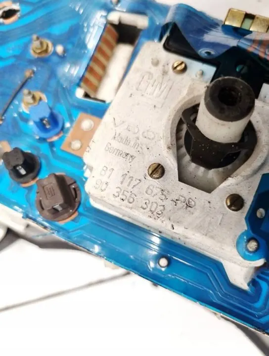 Opel Astra Nopeusmittari Instrumenttipaneeli 1994 OEM 90356303 image 4