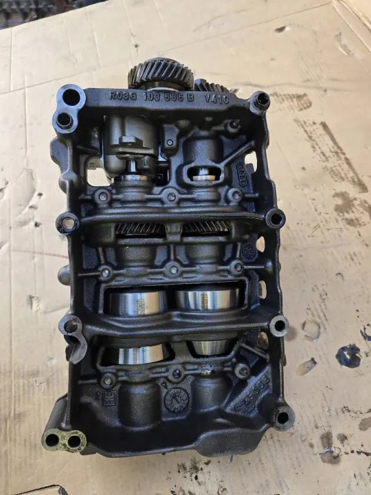 Pompe à huile OEM 03G103537B pour Audi A4 B7 2.0 TDI image 5