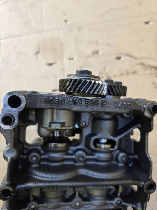 Pompe à huile OEM 03G103537B pour Audi A4 B7 2.0 TDI image 7