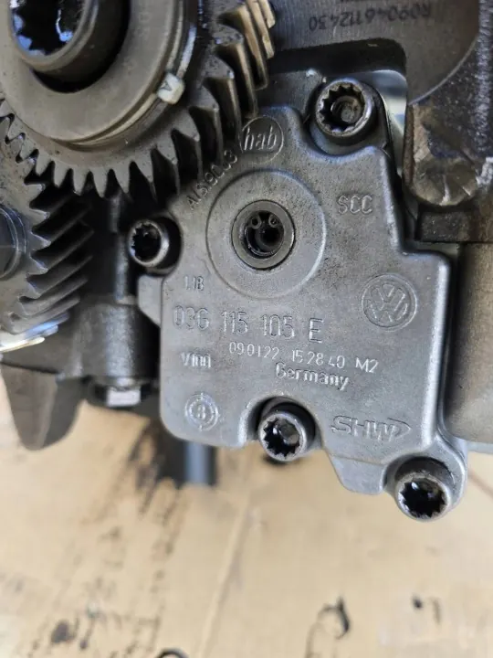 Pompe à huile OEM 03G103537B pour Audi A4 B7 2.0 TDI image 8