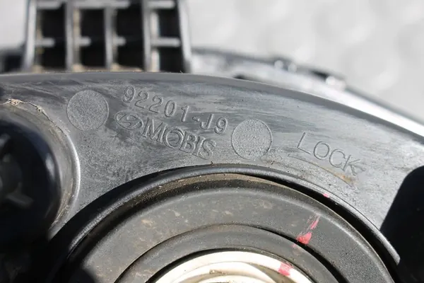 Farol de neblina dianteiro esquerdo Hyundai Kona I 17-23 OEM image 5