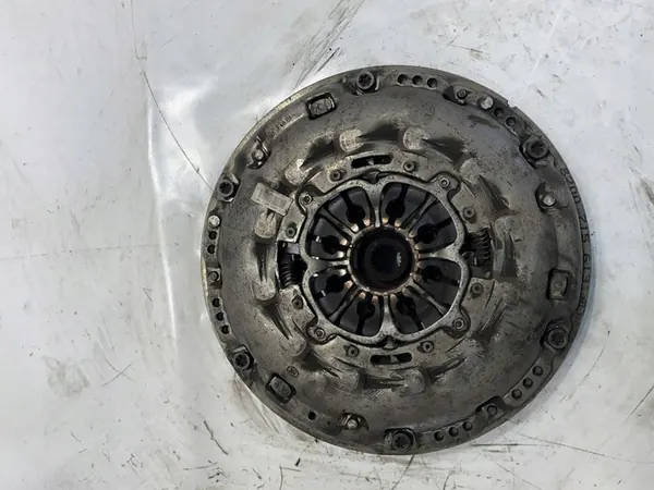 Renault 2.0 DCI Kaksimassavoltti OE 8200715613 image 2