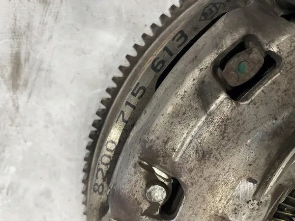 Renault 2.0 DCI Kaksimassavoltti OE 8200715613 image 3