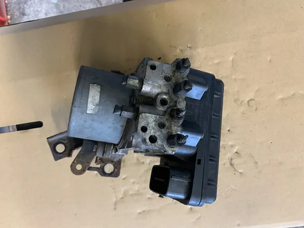 Bomba de control ABS Mazda GS1E-437A0 image 3