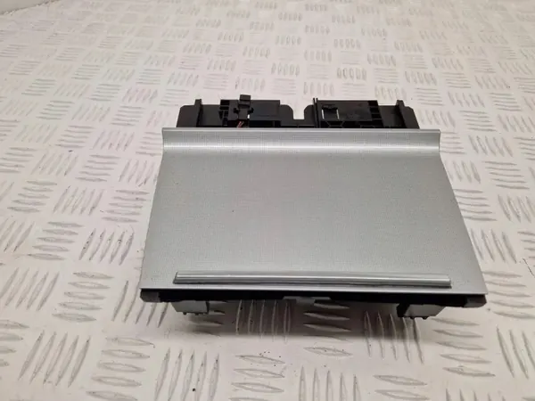 Cendrier Compartiment OEM 5E1863077 Skoda Octavia III image 2
