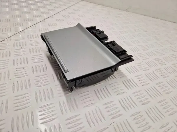 Cendrier Compartiment OEM 5E1863077 Skoda Octavia III image 4