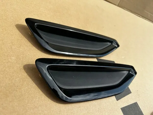 BMW X5 G05 Oikea Lokasuoja Ilmakanava OEM 51137418178 image 3