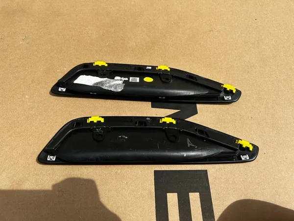 BMW X5 G05 Oikea Lokasuoja Ilmakanava OEM 51137418178 image 4