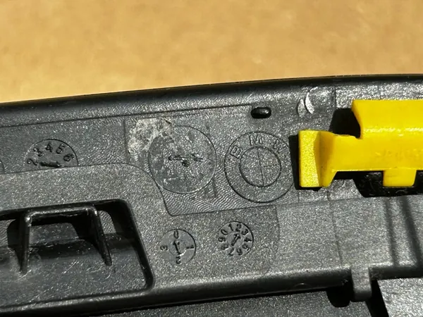 BMW X5 G05 Oikea Lokasuoja Ilmakanava OEM 51137418178 image 7