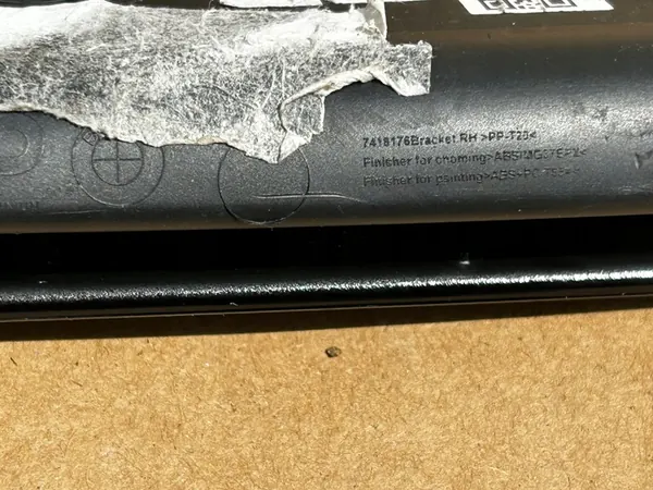 BMW X5 G05 Oikea Lokasuoja Ilmakanava OEM 51137418178 image 8