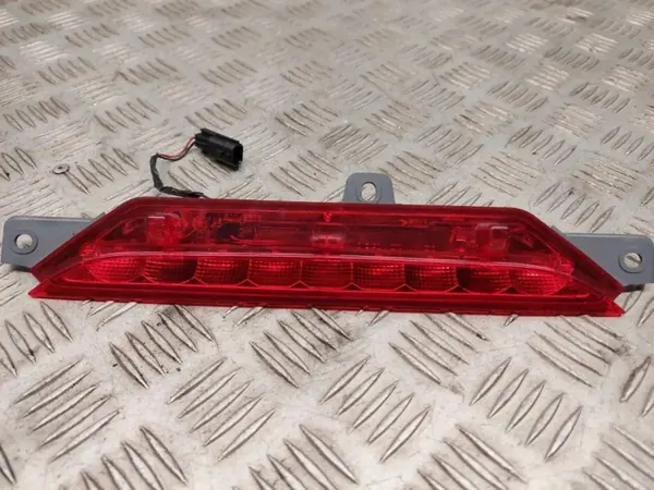 Chrysler Pacifica Achter-Stoplicht OEM 68228795AA image 4