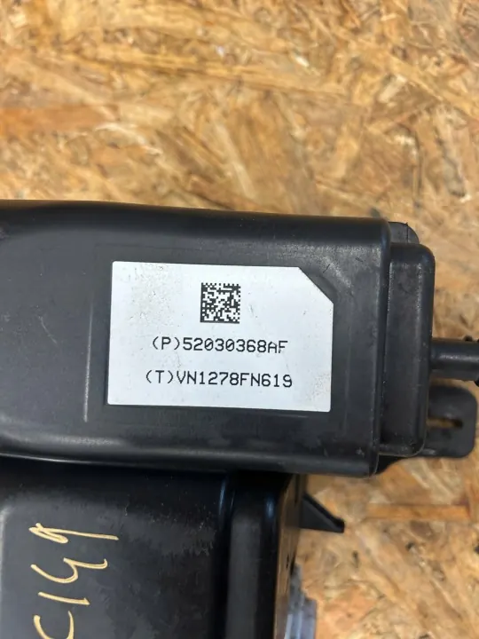 Chrysler Pacifica 17- 3.6 Brandstofdampfilter 52030368AE image 3