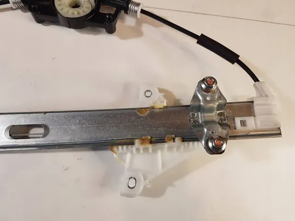 Mazda CX-5 II 2021 Elevador de vidro dianteiro esquerdo com motor image 6