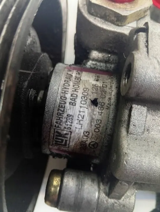 Pompe de direction assistée Mercedes-Benz OEM LH2110309 image 5