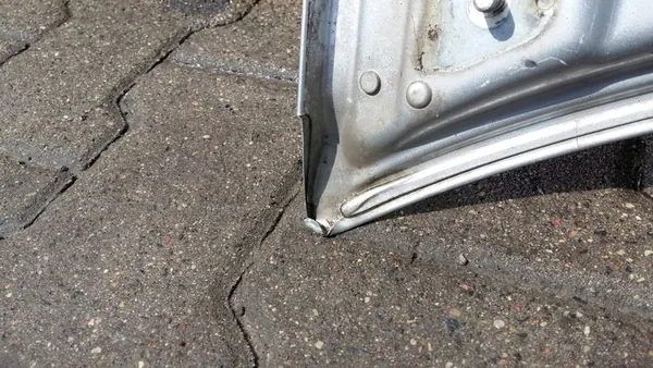 Motorhuv VW Touran 2003-2007 image 5