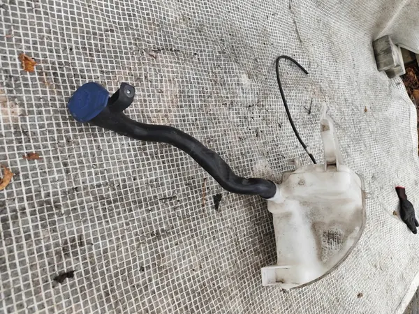 Volvo S60 II LIFT 13-18 Pesuainesäiliö Pumppu 31416283 image 2