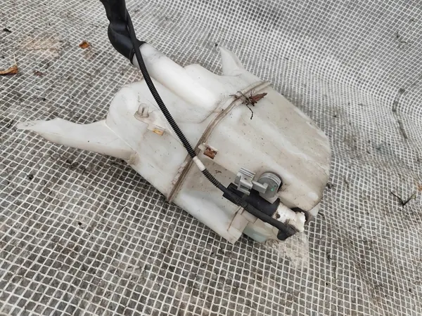 Volvo S60 II LIFT 13-18 Pesuainesäiliö Pumppu 31416283 image 5