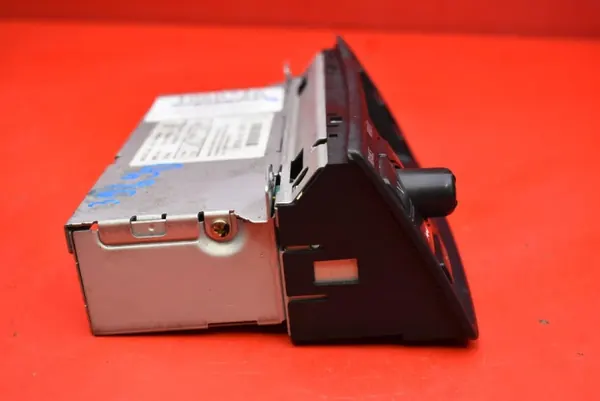 OEM 86110-0D040 radionäyttö Toyota Yaris 03-05 image 4