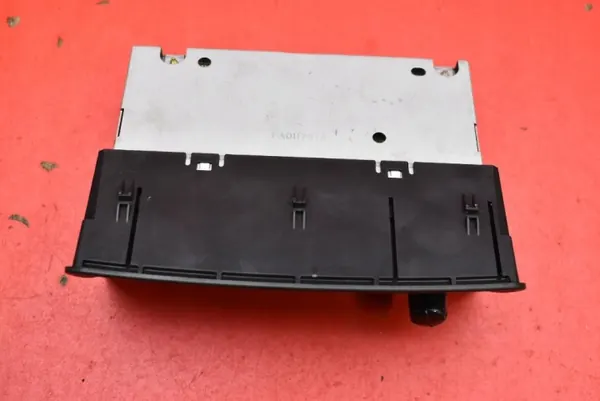 OEM 86110-0D040 radionäyttö Toyota Yaris 03-05 image 7