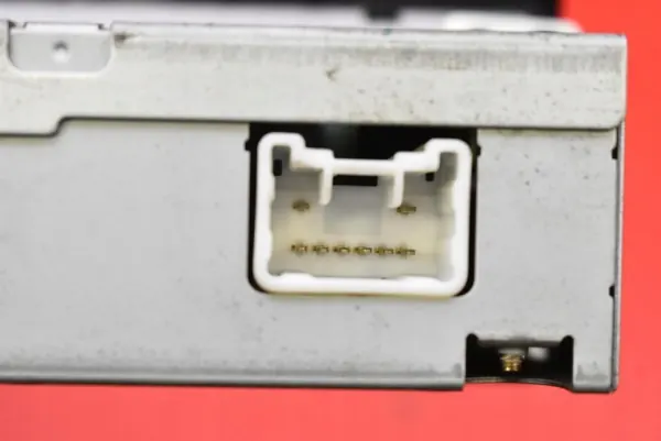 OEM 86110-0D040 radionäyttö Toyota Yaris 03-05 image 9