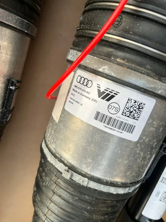 AUDI Q7 Q8 4M Amortecedores Pneumáticos Conjunto OEM image 5
