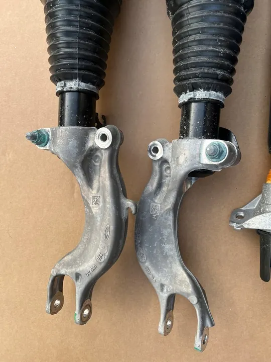 AUDI Q7 Q8 4M Amortecedores Pneumáticos Conjunto OEM image 7