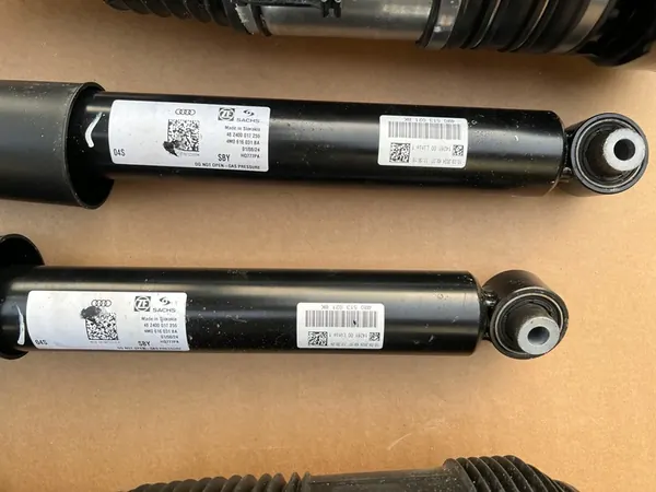AUDI Q7 Q8 4M Amortecedores Pneumáticos Conjunto OEM image 9