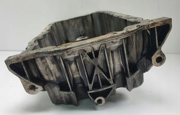 VW T5 1.9 TDI Oljetank 038103603AD image 3