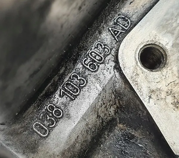 VW T5 1.9 TDI Oljetank 038103603AD image 7