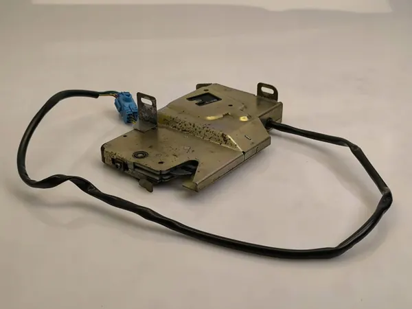Audi 80/90/S2 B4 Klapdakslot OEM 8G0825395G image 2