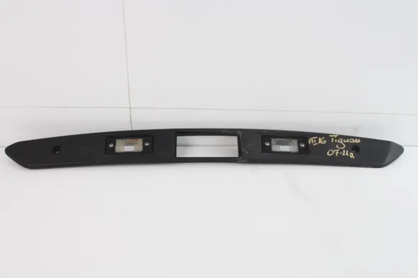 OEM 360211764 Bakluckkant VW Tiguan I 07-11 image 2
