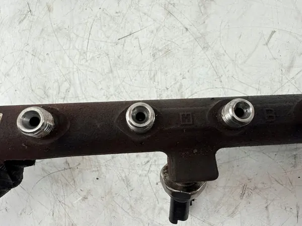 Distributeur de carburant OEM 8200704212 pour Renault Megane III image 7