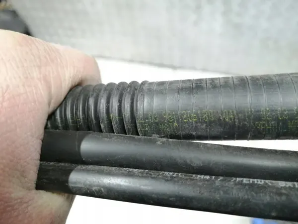 Manguera AdBlue Citroen OEM 9811206180 - Usado image 3
