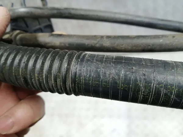 Manguera AdBlue Citroen OEM 9811206180 - Usado image 7