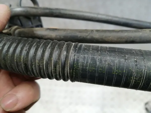 Manguera AdBlue Citroen OEM 9811206180 - Usado image 8