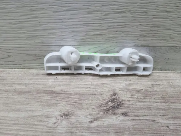 Nissan Navara 2022 Elementos de montagem dianteira direita OEM 622224JA0A image 4