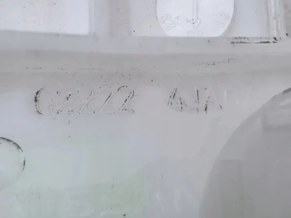 Nissan Navara 2022 Elementos de montagem dianteira direita OEM 622224JA0A image 5