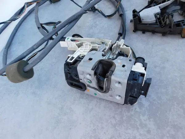 Sido Dörrlås Sprinter 906 VW Crafter A9067303935 image 2