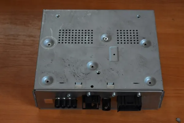 Tuner TV Mercedes OEM A2129009222 5555 Usado image 3