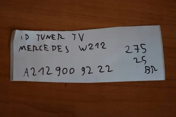 Tuner TV Mercedes OEM A2129009222 5555 Usado image 4