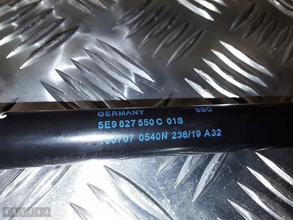 Takaluukun tukijalat Skoda Octavia 2020 5E9827550C image 2