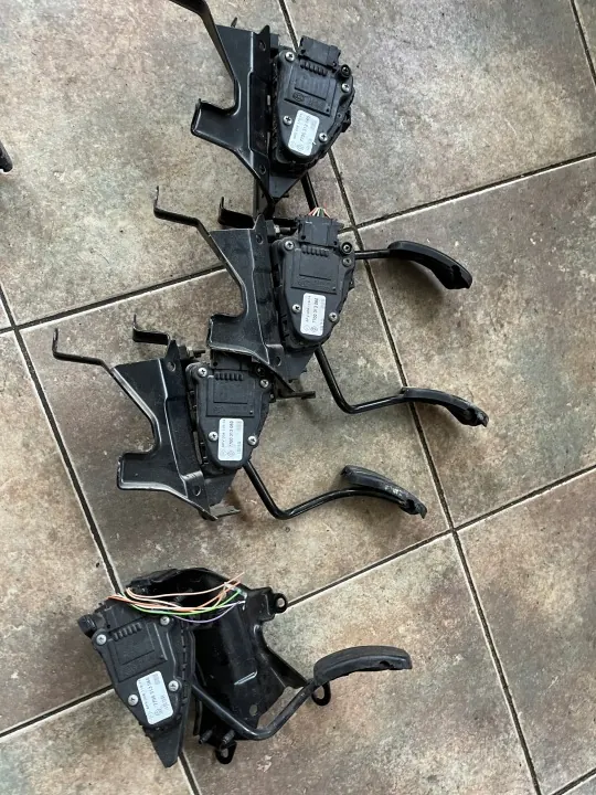 Pédale d'accélérateur OEM 7700313060 pour Traffic/Vivaro image 2