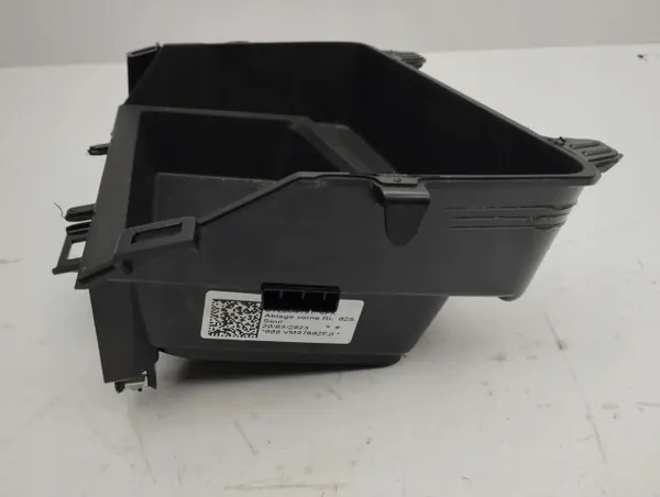 Audi A3 8Y 2023 Fram 12V Uttag OEM 8Y2864131 image 4