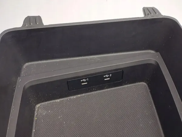 Audi A3 8Y 2023 Fram 12V Uttag OEM 8Y2864131 image 5